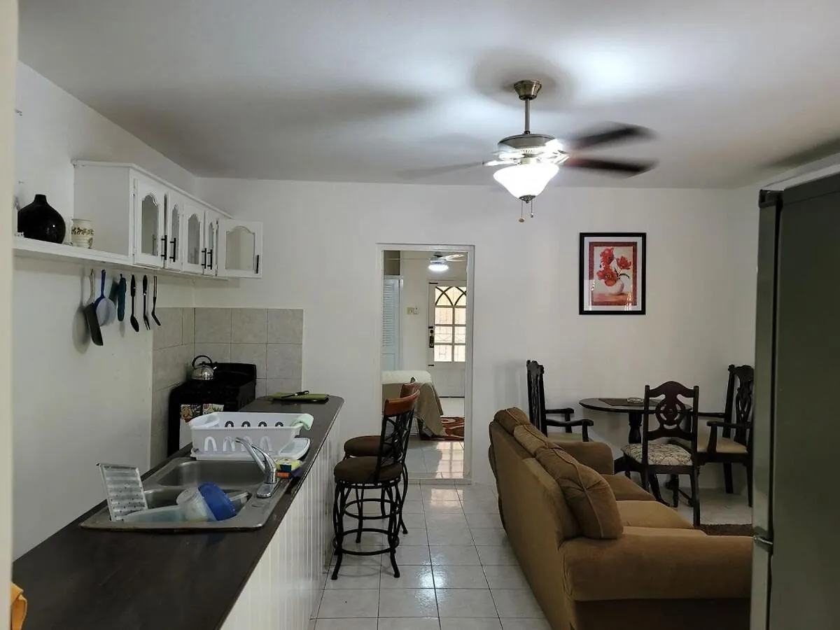 Holiday home Modern 2 Bedroom With Free Parking, Green Spaces, Swimming Pool & Beach Access Negril