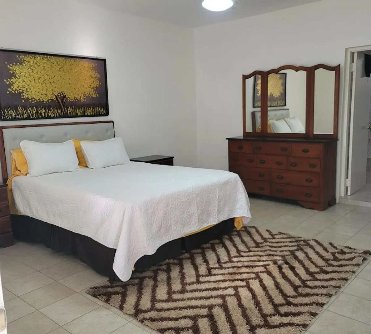 Modern 2 Bedroom With Free Parking, Green Spaces, Swimming Pool & Beach Access Negril Prázdninový dům